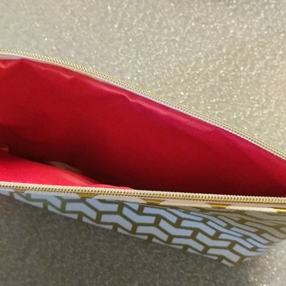 Gold and white clutch - Picture 3 of 4